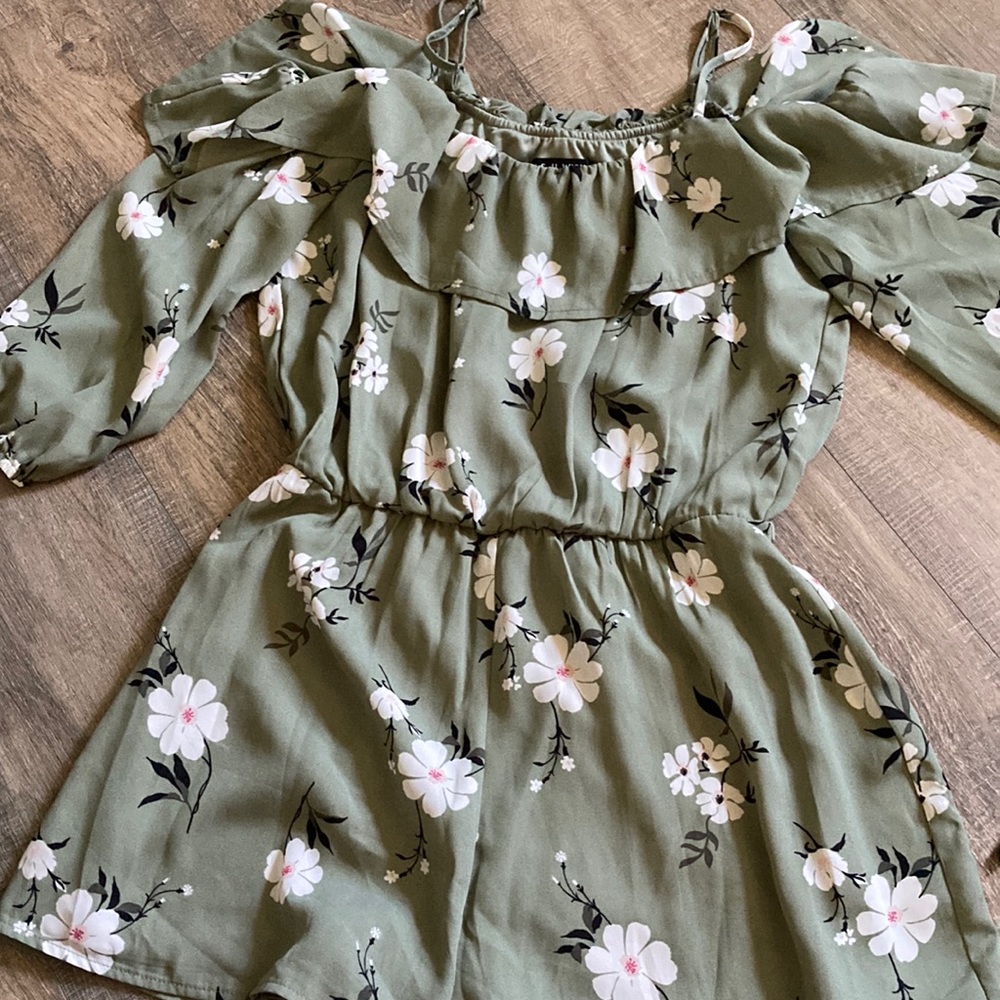 As U Wish size medium olive / floral romper
